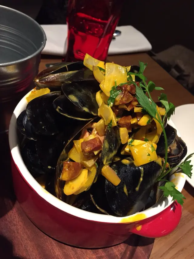 Homemade sauce (but it's also the sauce that failed), some onion and beacon chunks as topping.