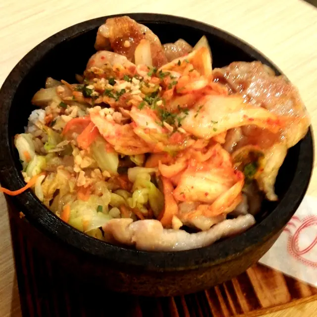 韓風泡菜豚肉野菜熱石鍋飯