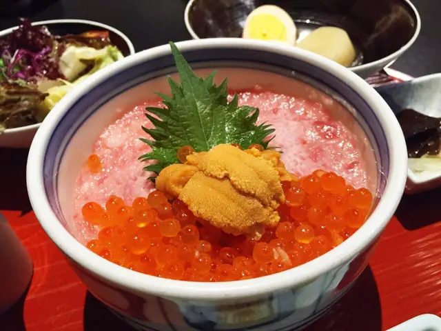 蔥拖羅魚蓉三文魚子飯 另加海膽