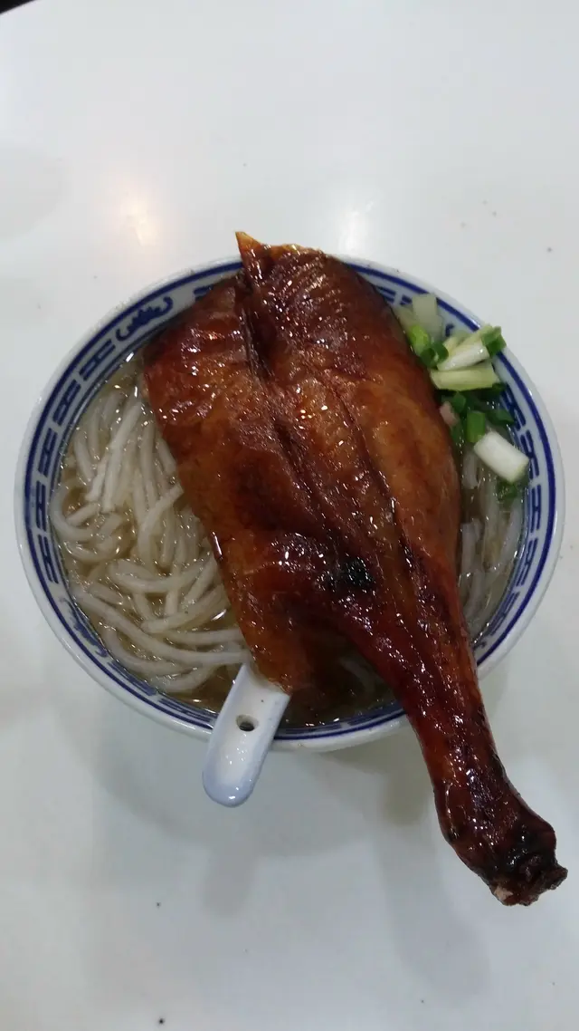 只有看的份,畢竟是友人點的嘛,鵝脾就由她來品評了