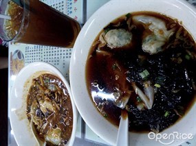 紫菜蝦皮雲吞(前)及酸辣湯雲吞(後) - 鯉魚門的新順利茶餐廳