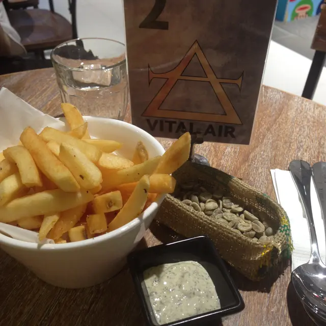 炸薯條配松露蛋黃醬