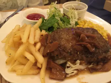蘑菇牛肉汉堡