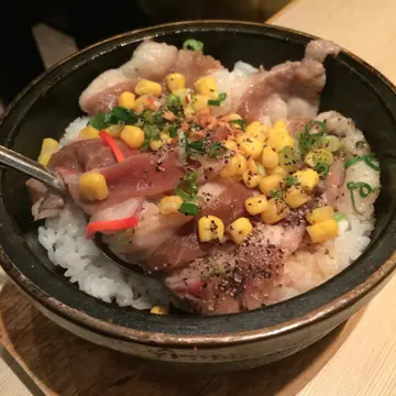 石锅黑椒牛肉饭
