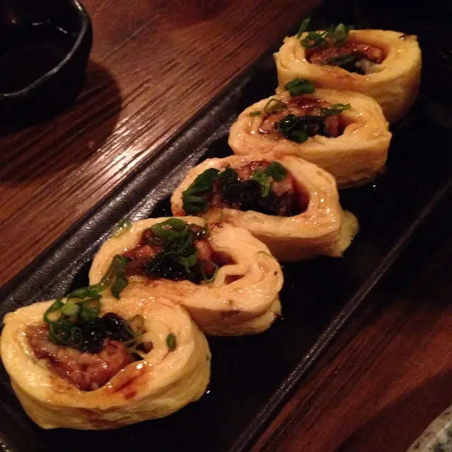 蛋卷包得唔錯，唔會一夾就散。鰻魚汁味道唔會太搶，推介！