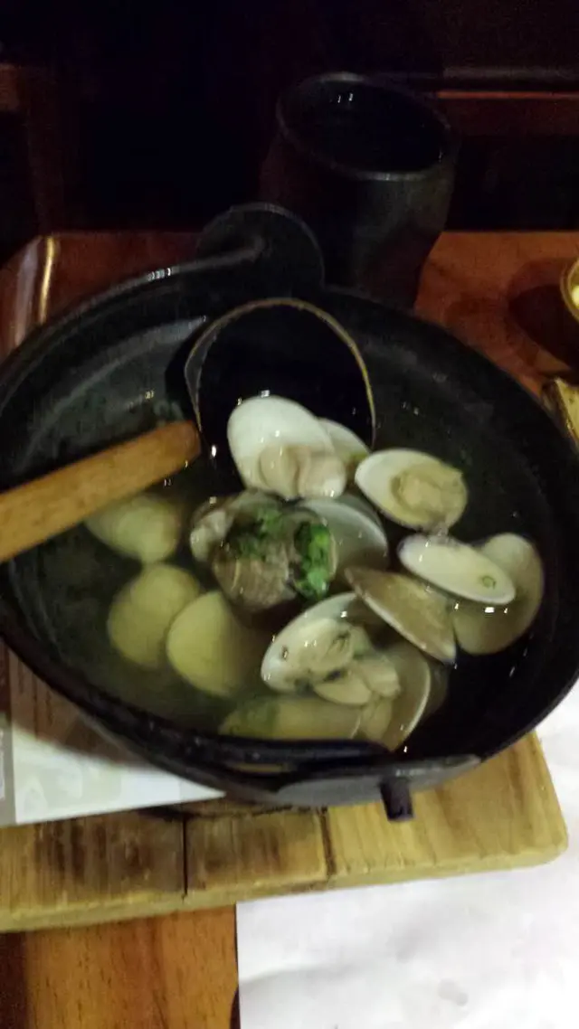 在香港能吃到真正的清酒煮蜆!毫不吝嗇用大量的清酒煮的蜆,這麼認真的作法實在令人感動!