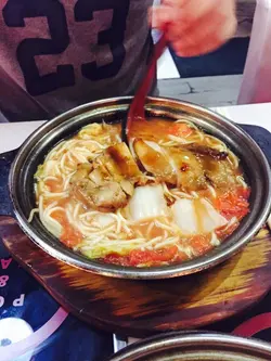 鸡扒蕃茄汤拉面