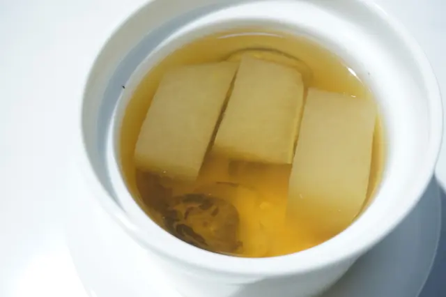 清澈的湯色,喝下卻是火候十足