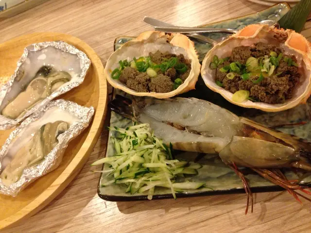 牡蠣、大蝦、醬汁原雙魷磯燒 及 蟹噌甲羅燒