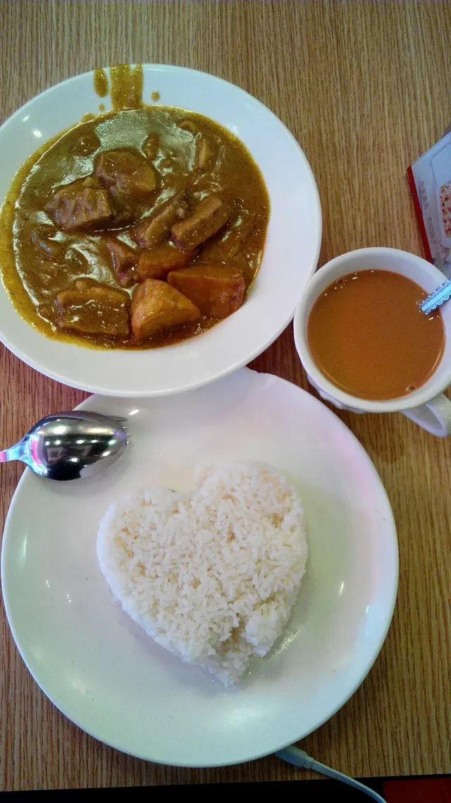 咖哩牛腩飯