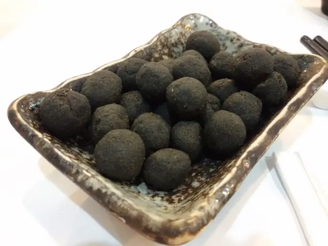 竹炭花生……鬆脆!