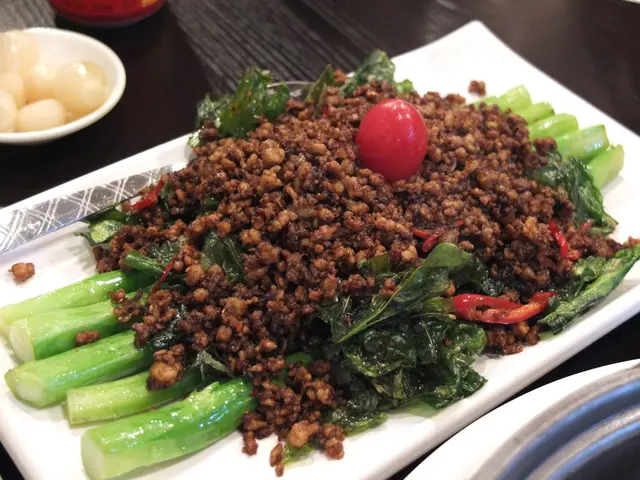 立體3D芥蘭配蒜蓉法包