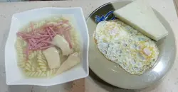 鮑片火腿絲縲絲粉 配煎雙蛋 配多士 配熱飲（凍飲+$2）
