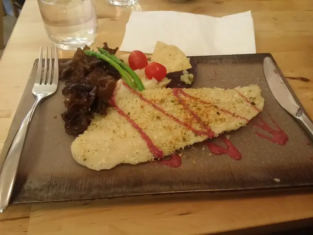 香煎魚柳配鮮火龍果汁