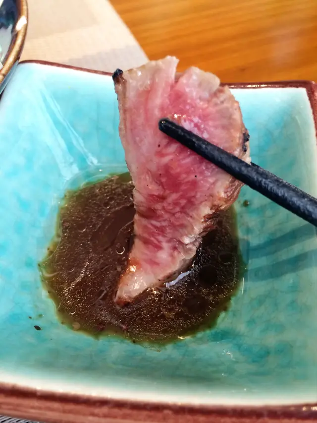 沾上醬汁