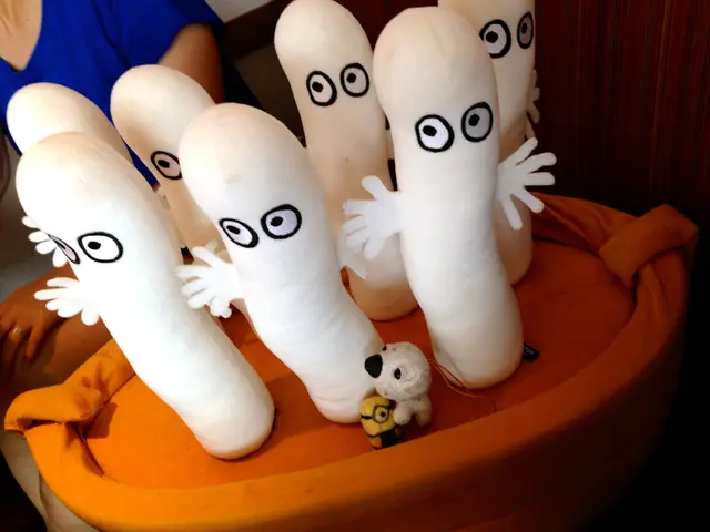 有說不可將公仔移動，今天眼所見倒是改了規矩——因店員會主動為你將想要的公仔「移動」～