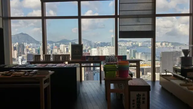 環境好靚，好闊落，用左好多位擺裝飾，坐既位唔多