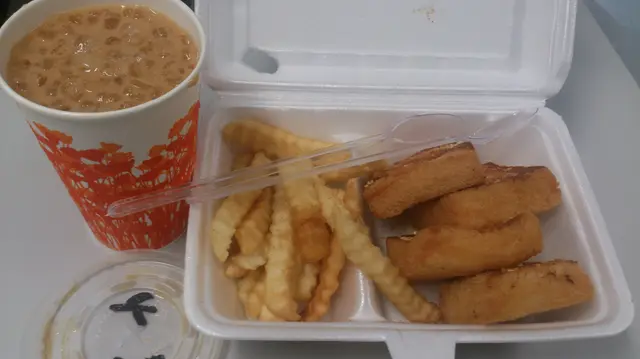 炸蝦多士、薯條、凍奶茶