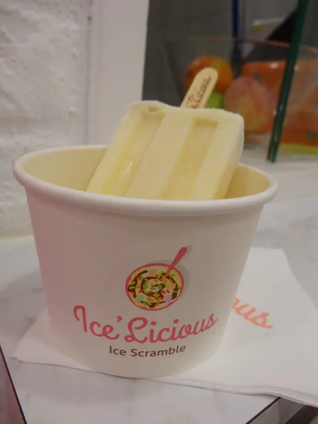 雪條以一個小紙兜盛載,實在太貼心嘞!