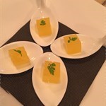 第一道菜Lemon Jelly ，準備好開餐