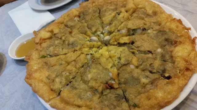 蠔肉足，餅邊香脆