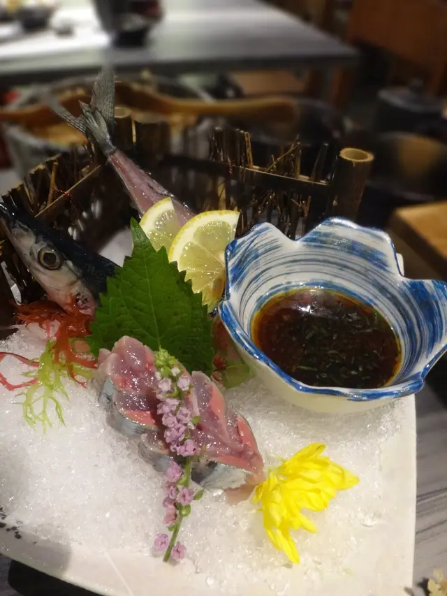 秋刀魚刺身（$248/條）