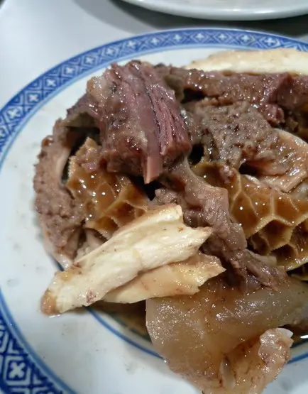 每天炆煮超過四個小時的牛雜,味道已經非常入味