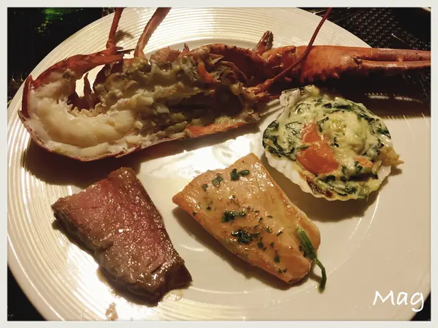 龍蝦, 白汁菠菜焗扇貝, 燒牛肉, 三文魚