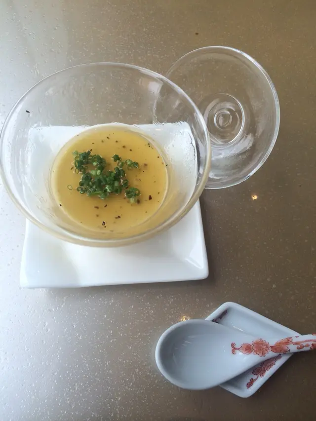 雖吃不到鵝肝肉，卻有濃濃鵝肝香，加上胡椒粉同細蔥嘅香味，又滑又暖胃