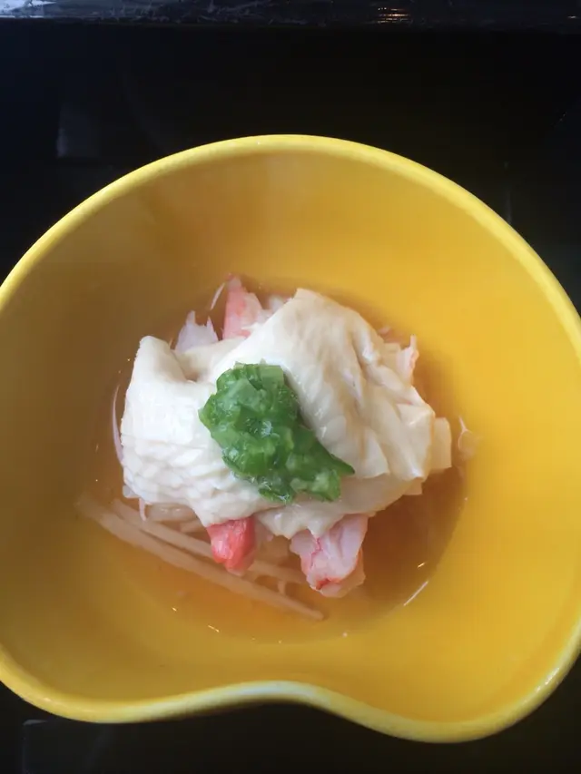 有長腳蟹肉、白蘿蔔、漬物等味道清新開胃