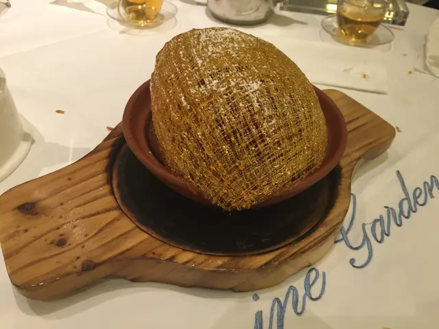 這個布甸要等上45 分鐘...真的很久....但糖漿拉得很細, 又因為用砂煲, 圍邊的芝士蛋糕會有點脆香, 值得一等既