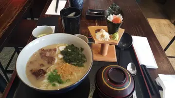 豬軟骨烏冬,三文魚手卷定食