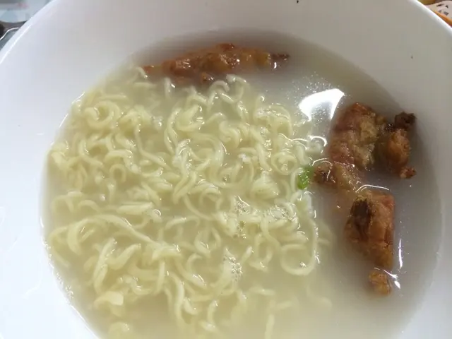 兩粒豬扒公仔麵