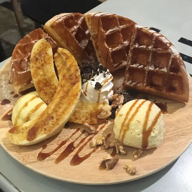 Caramel banana waffle