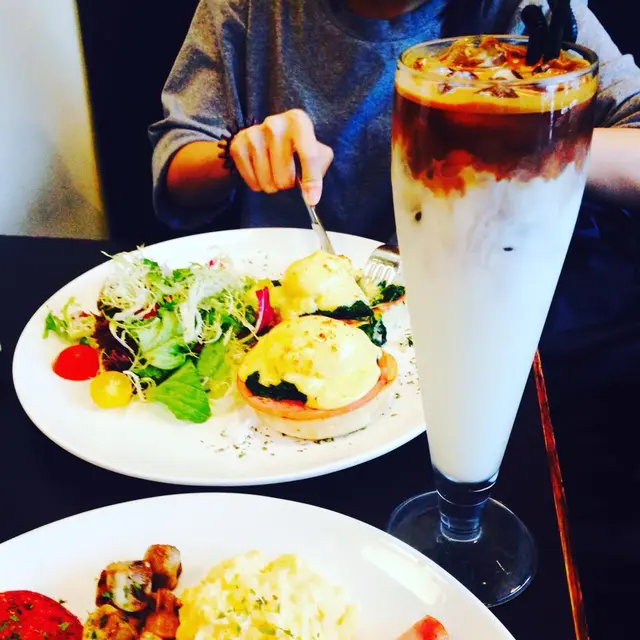 偏苦嘅ice latte - 奶好rich，咖啡豆味濃，絕對推介唔加糖飲