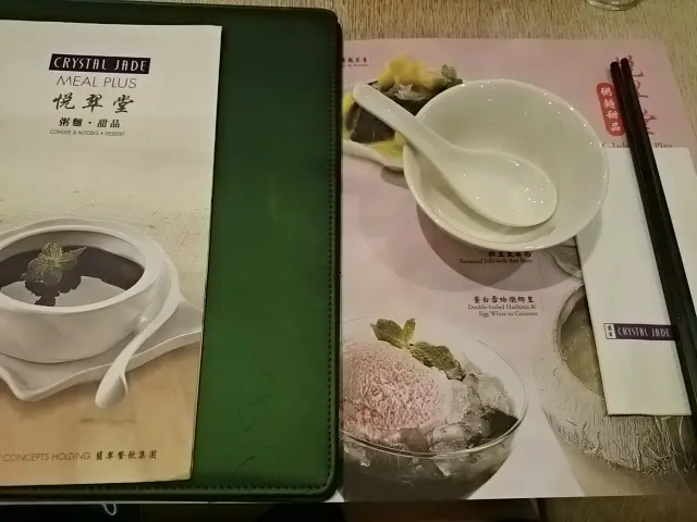 不少餐廳門外已有人龍,惟獨翡翠拉麵小籠包仍有位子。