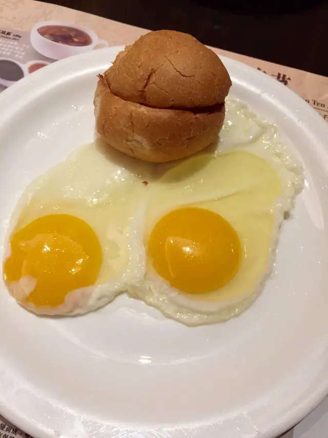 雙煎太陽蛋,牛油豬仔包
