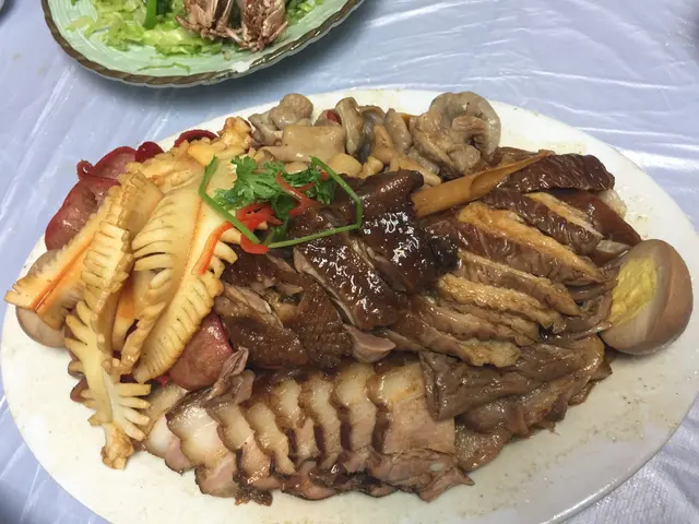 滷水汁好濃好入味，一碟入面有齊晒所以餸，大腸特別好味！