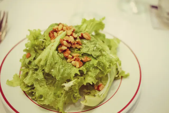 Green Salad with walnuts