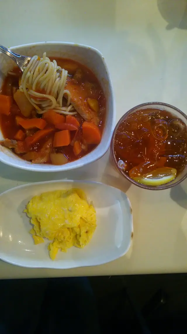 南瓜蕃茄豬扒炒蛋意粉