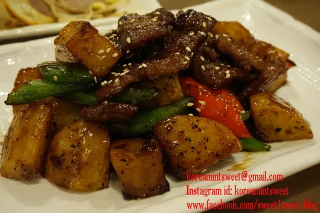 蜜椒薯仔牛肉粒