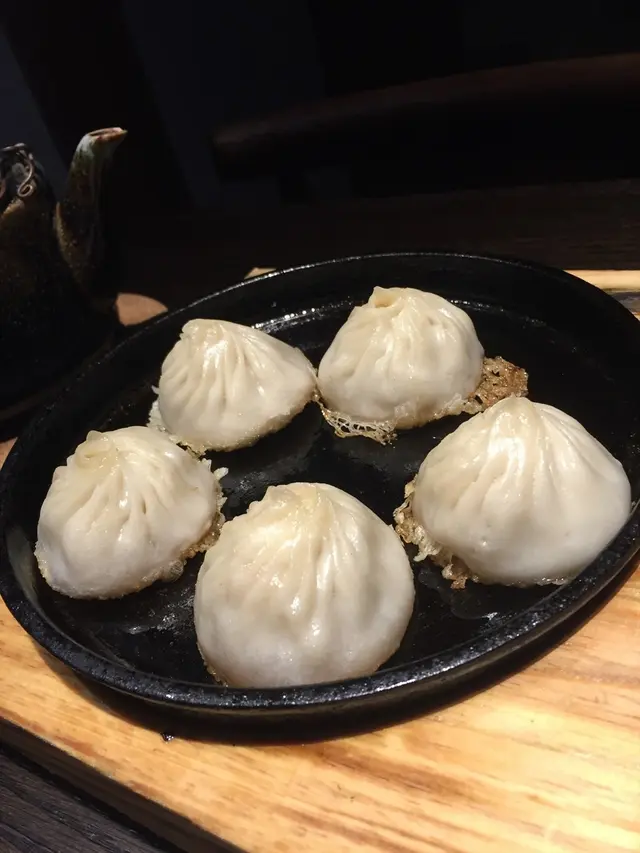 脆煎灌湯小籠包