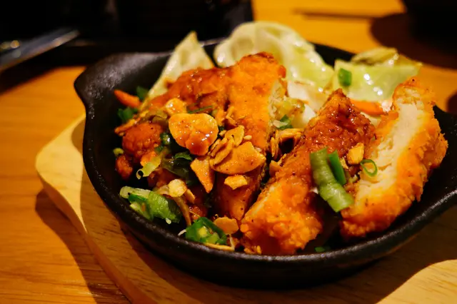 鐵板和風炸雞伴炒野菜