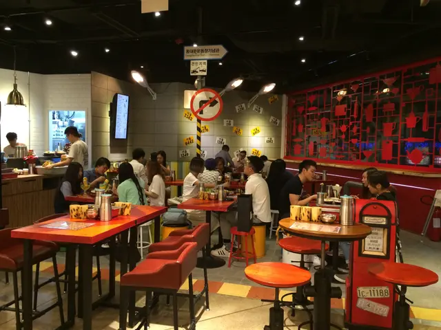 以韓國街頭為主題