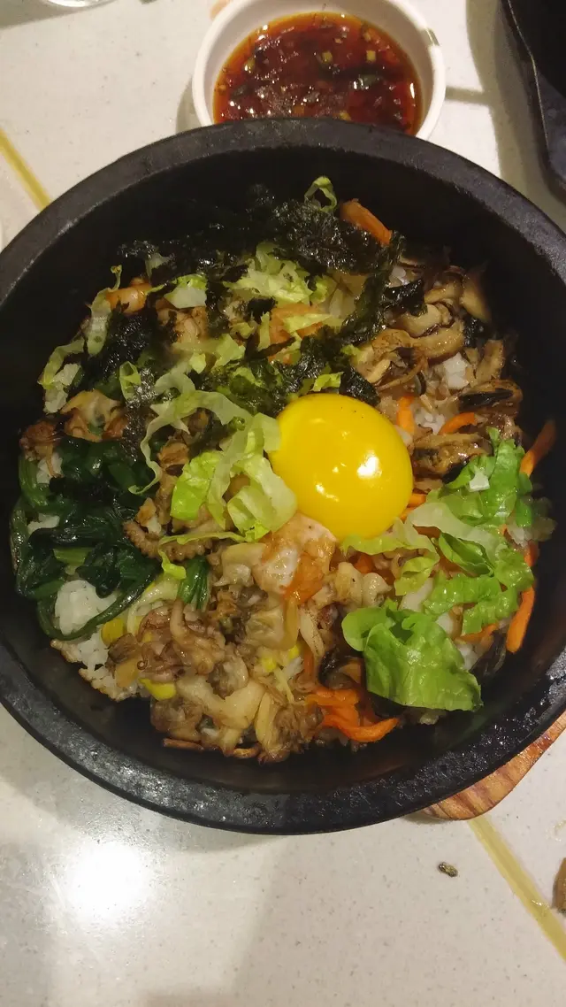 上桌時蛋黃已經是有點熟的樣子,也許是下得太早了吧