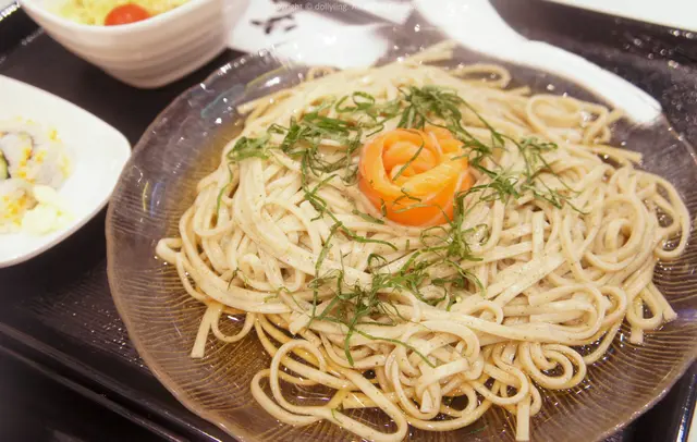 煙三文魚海藻烏冬