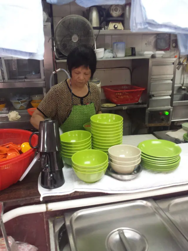 阿姐”即叫即製'' 蝦米腸