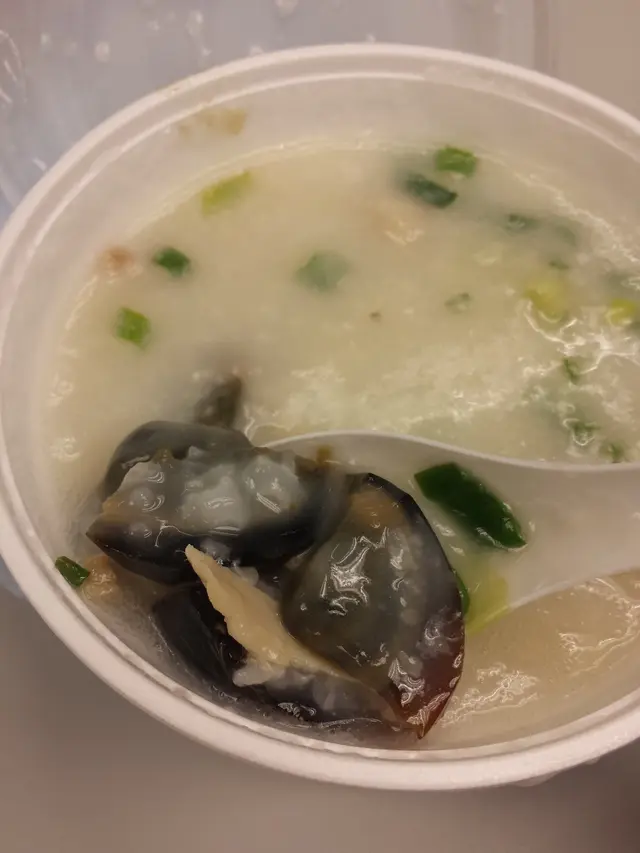 皮蛋咸瘦肉粥