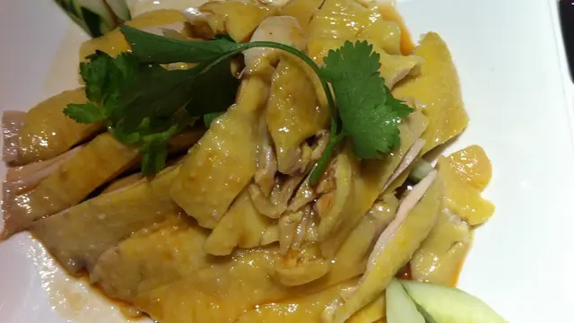 雞肉本身味道算香口，未會老韌過火，有點肉食，不只是一大堆雞骨裝模作樣