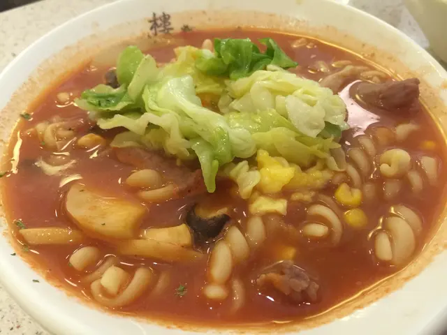 蕃茄濃湯通粉配牛乳炒蛋加牛肉同素菜